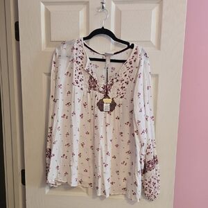 Chic Floral Blouse in White and Red